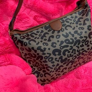 Women’s shoulder bag animal print